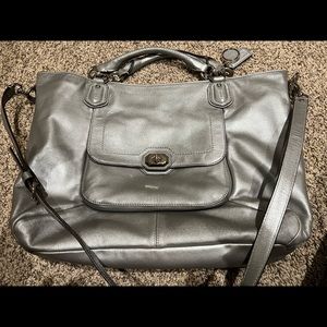 COACH Purse. It was a gift and has never been used nor will i use it.